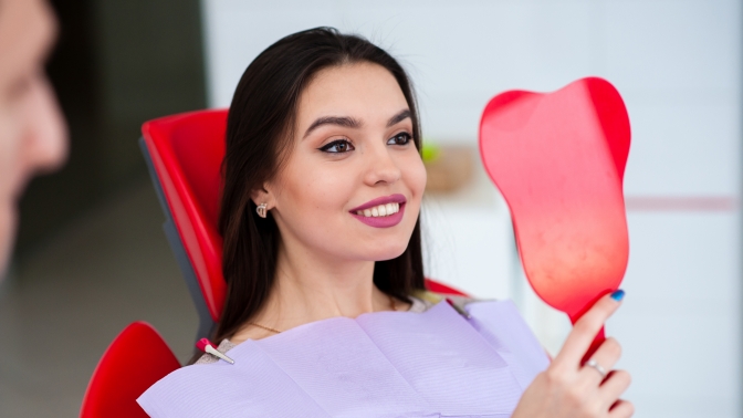 Transforming Smiles: The Role of a Cosmetic Dentist in Smile Makeovers 